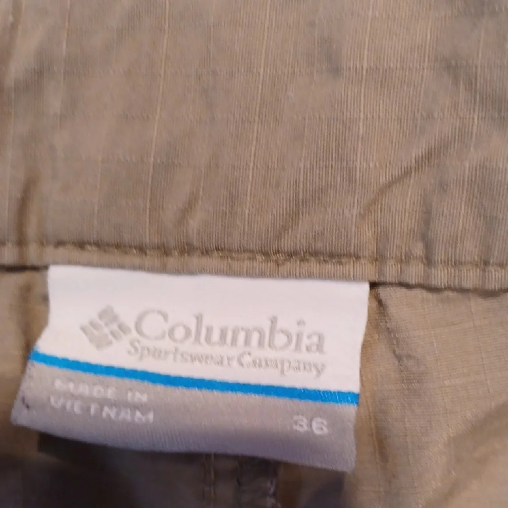 Columbia Tan Cargo Shorts PFG Fishing Shorts  Omni- Shade